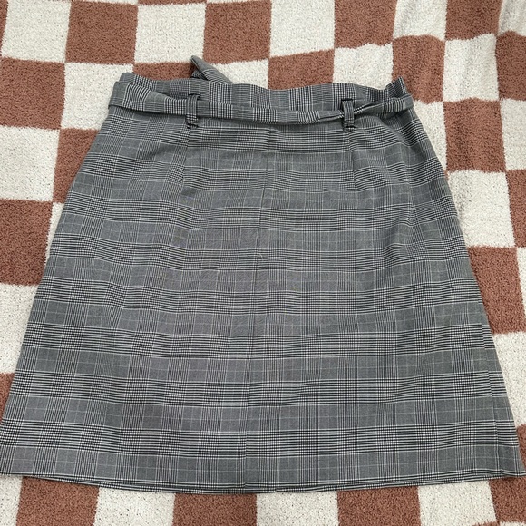 Banana Republic Size 8 Plaid Paper Bag Skirt - Picture 2 of 3